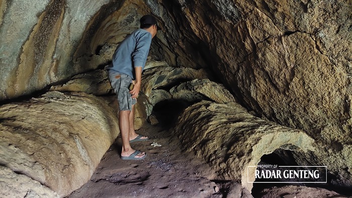 ANTIK: Bagian dalam Goa Pawon yang konon sering ditemukan peralatan dapur dan tembus ke goa-goa di sekitar dan di Alas Purwo, Desa Kalipait, Kecamatan Tegaldlimo Selasa (5/11).