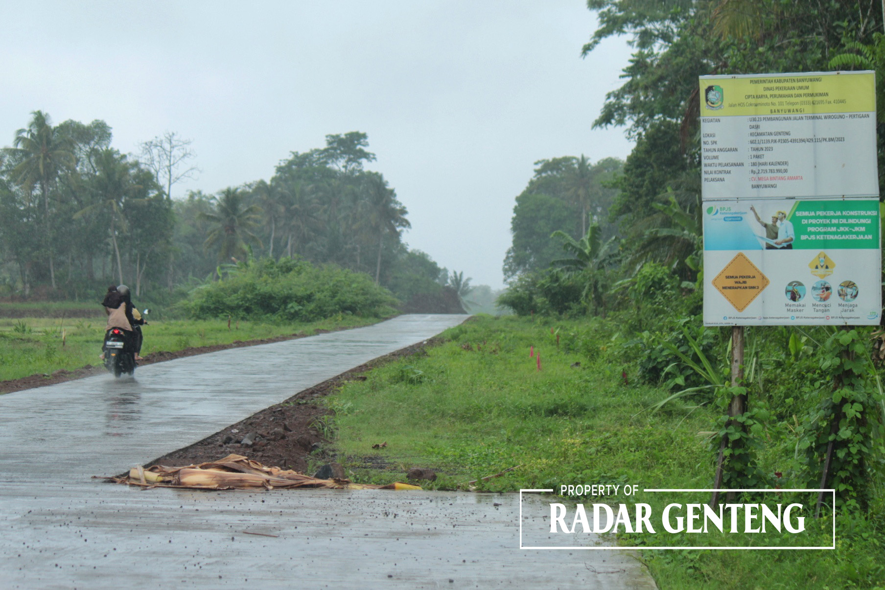 BISA DILALUI: Jalur lingkar barat di wilayah Kecamatan Genteng yang melintasi Terminal Wiroguno Desa Setail, Kecamatan Genteng tembus Desa Dasri,Kecamatan Tegalsari mulai dilewati warga Selasa (19/12)