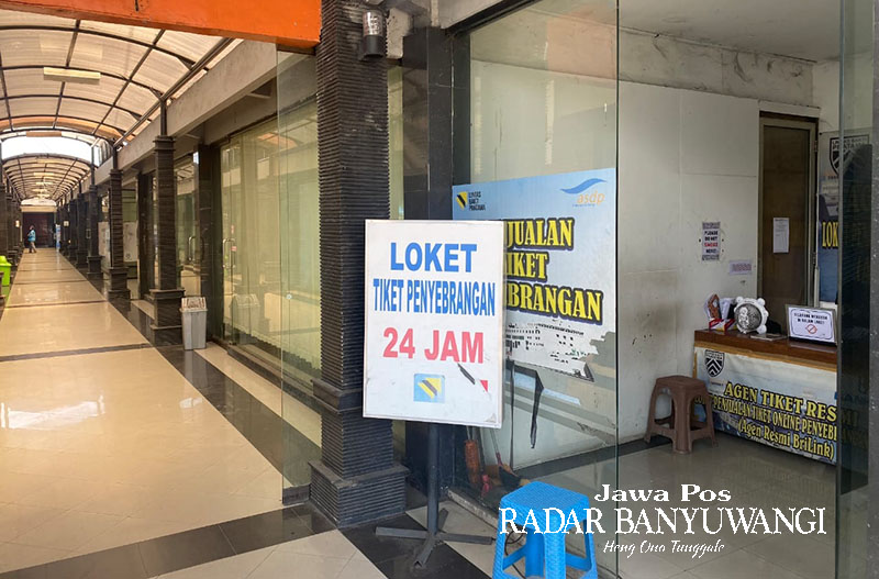 TETAP BUKA: Gerai tiket online di dalam Pelabuhan ASDP Ketapang yang dikelola PT Lintas Bakti Pratama masih buka saat berlangsung kunjungan Kapolda Jatim Irjenpol Imam Su