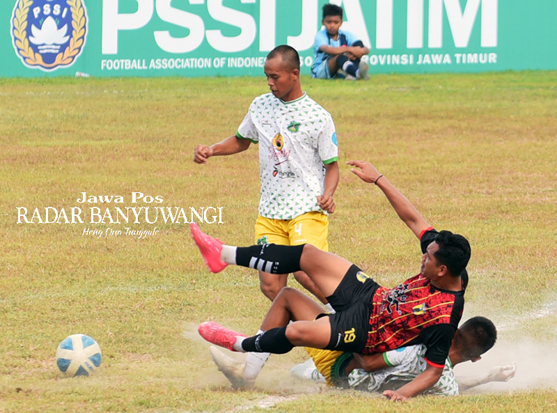 MENANG 4-0: Pemain BP ketika menghadapi Persekap Kota Pasuruan di Stadion Diponegoro Banyuwangi, Jumat pekan lalu (15/12).