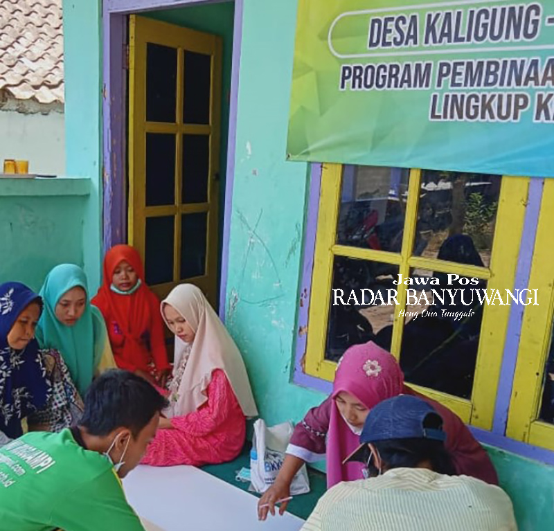 DEKAT SUNGAI BESAR: Kegiatan masyarakat di Desa Kaligung, Kecamatan Blimbingsari, Banyuwangi.