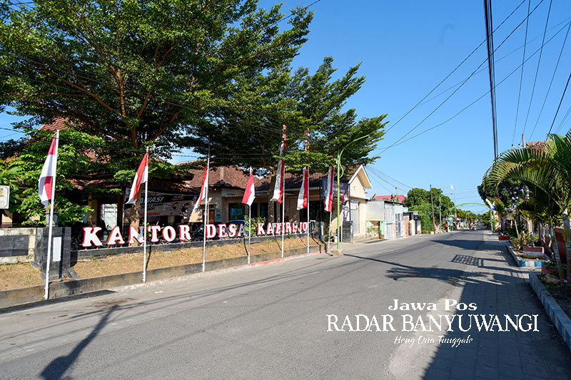 TERTATA: Bagian depan Balai Desa Kalirejo di Kecamatan Kabat, Banyuwangi.