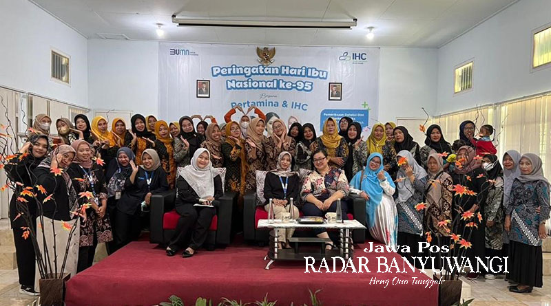 HARI IBU: dr Made Ayu SpOG bersama ibu-ibu peserta talk show pencegahan kanker serviks di aula RSU Bhakti Husada, Krikilan, Glenmore.