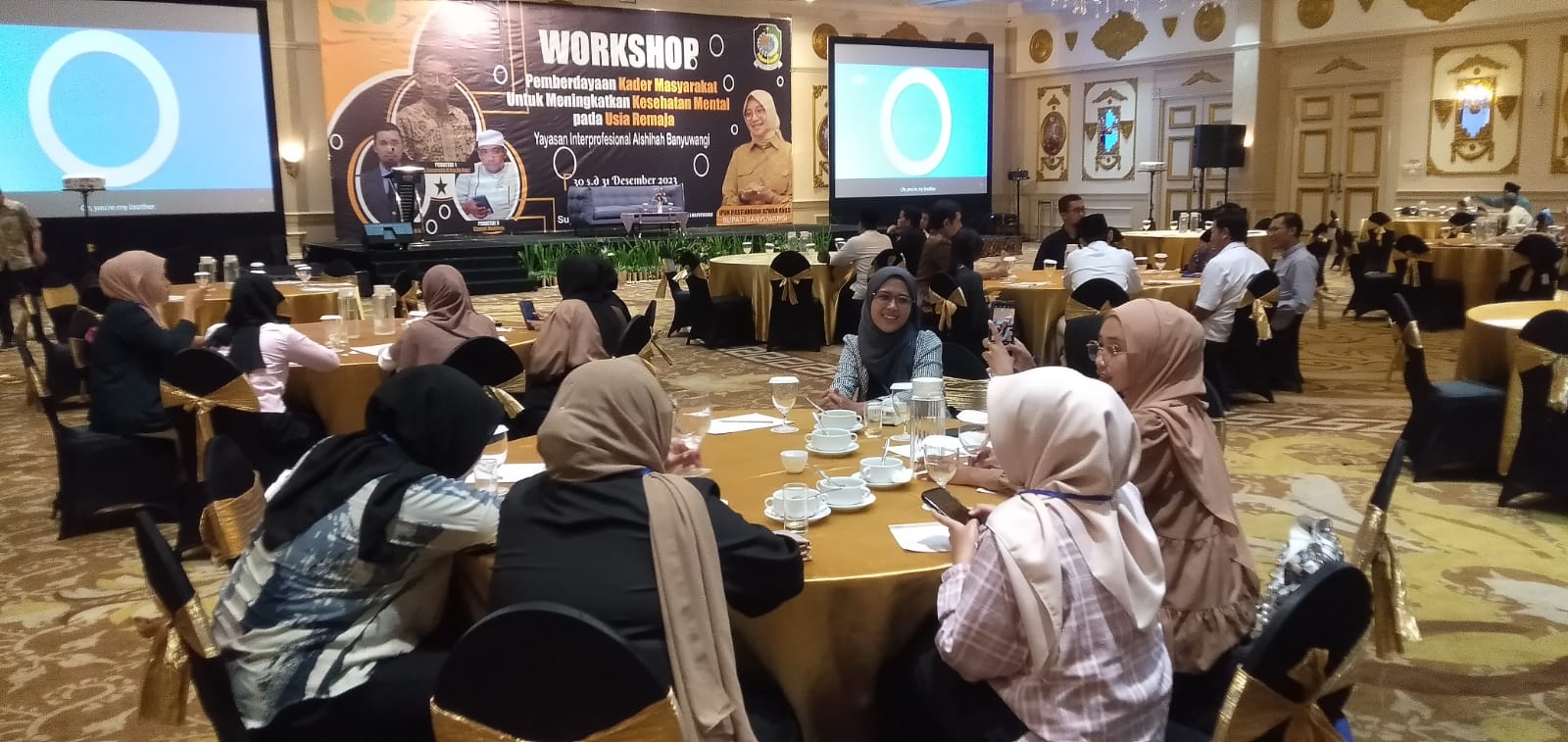 PENINGKATAN KAPASITAS: Peserta workshop pemberdayaan kader masyarakat untuk meningkatkan kesehatan mental pada usia remaja, Sabtu (30/12) di Ballroom Aston Hotel Banyuwangi.