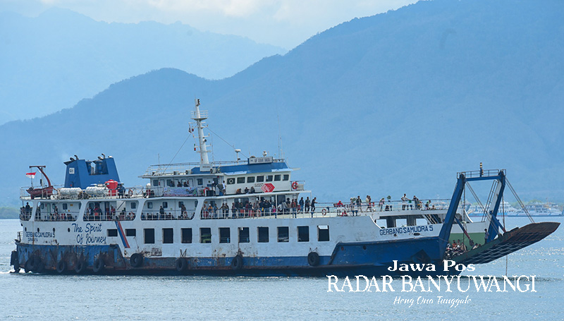 PERCEPAT BONGKAR MUAT: Arus balik wisatawan dari Bali ke Jawa berlangsung lancar. Tidak ada kemacetan selama puncak arus balik pada Senin lalu (1/2).
