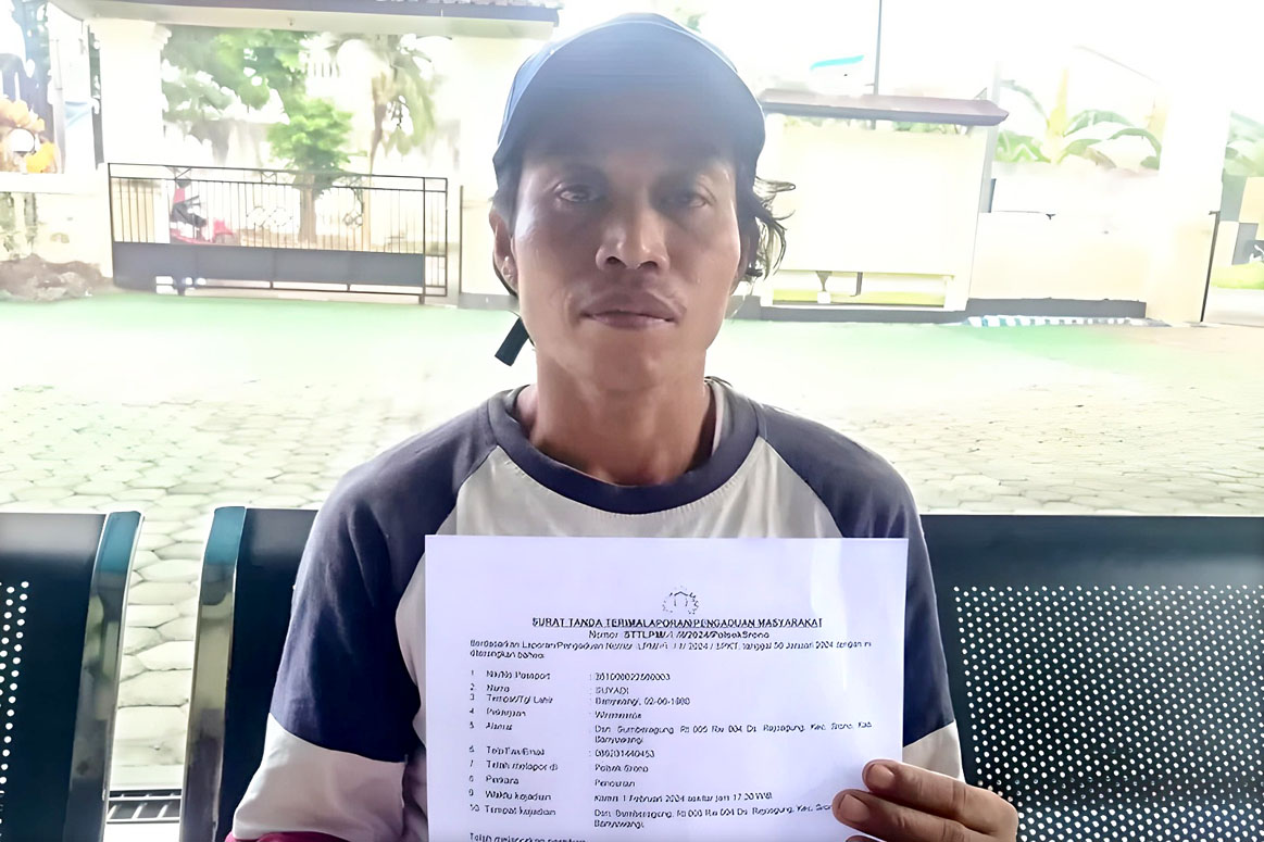 JADI KORBAN: Suyadi warga Dusun Sumberagung, Desa Rejoagung, Kecamatan Srono melaporkan pencurian di rumahnya ke Polsek Srono (2/2).