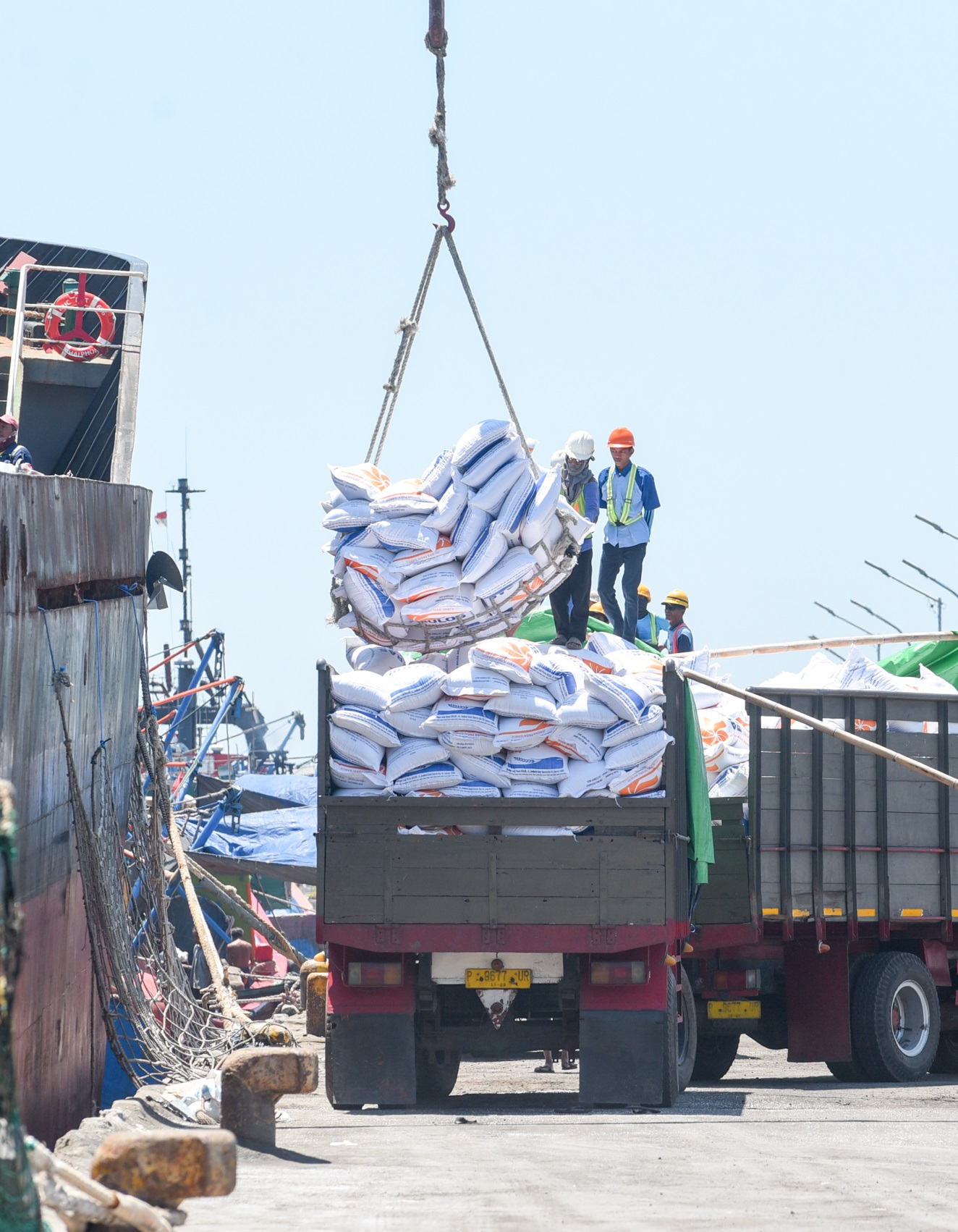 BANJIRI PASAR : Bulog Banyuwangi mengeluarkan 11.000 ton beras untuk mengerem lajur harga beras.