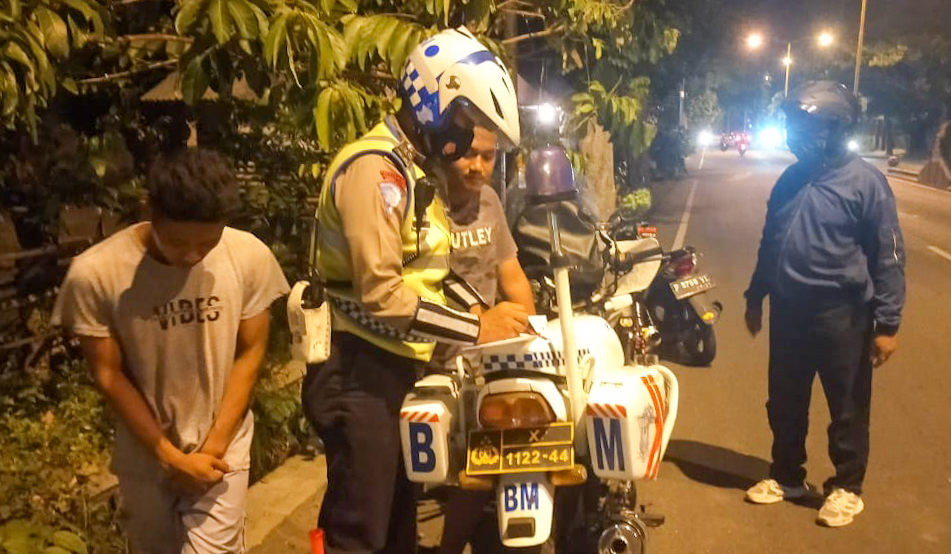 WAJIB PUNYA : Pengendara kendaraan harus membekali diri dengan SIM dan senantiasa membawanya saat berkendara.