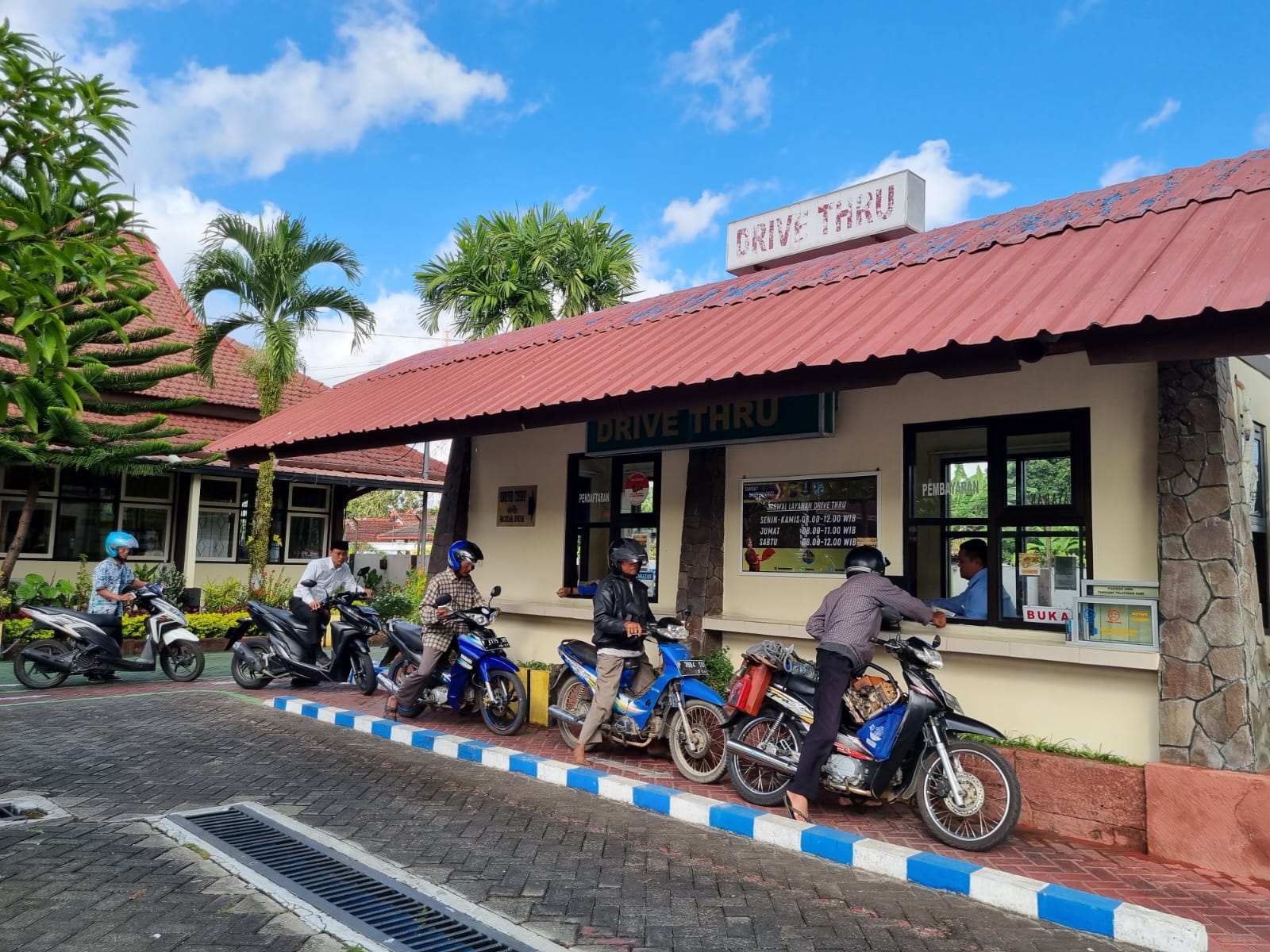 SANGAT MUDAH : STNK yang hilang bisa langsung diurus untuk mendapatkan duplikat.