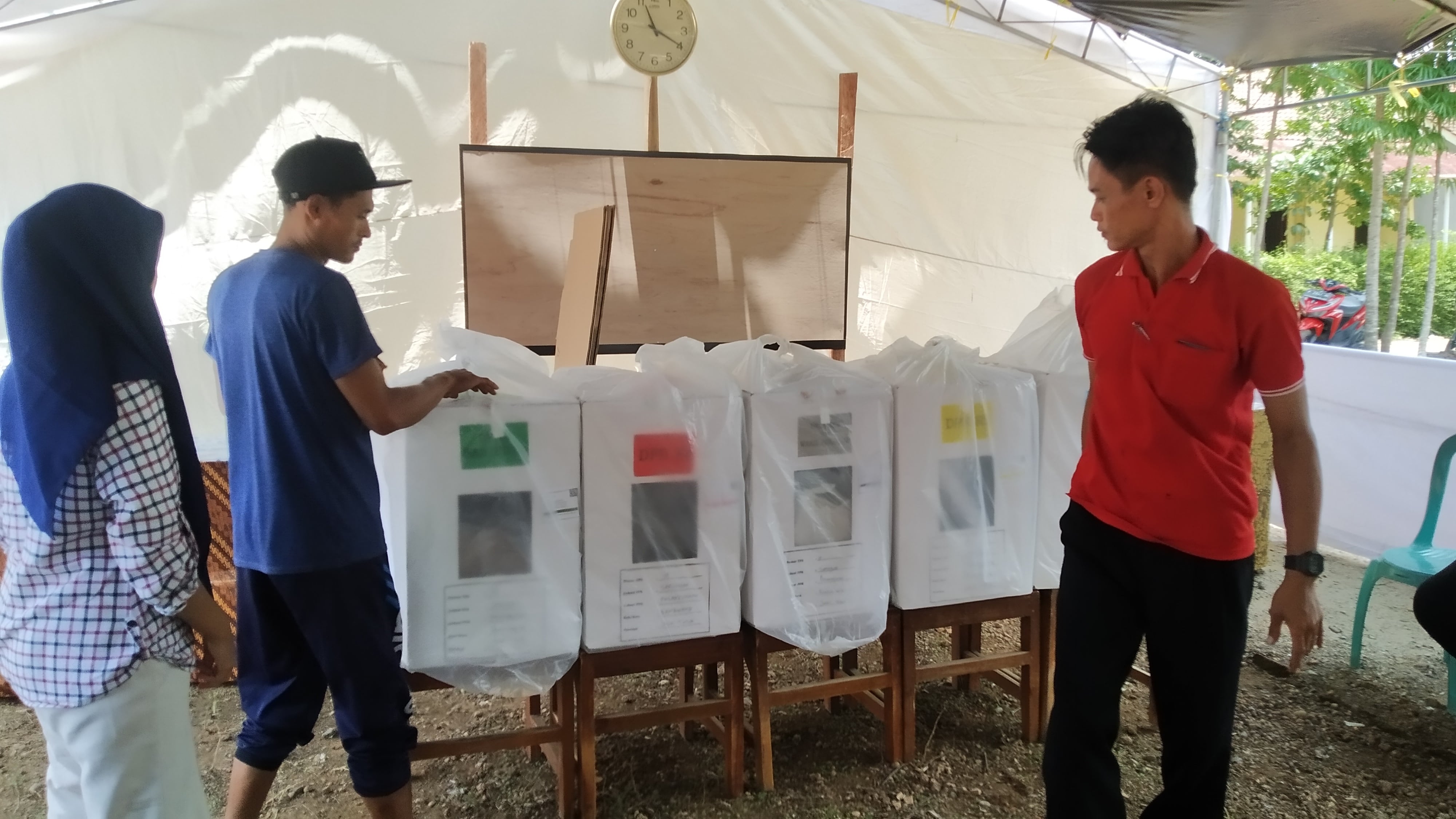 AMAN: Logistik untuk Pemilu 2024 berhasil didistribusikan ke TPS di Dusun Sukamade, Desa Sarongan, Kecamatan Pesanggaran Selasa (13/2)