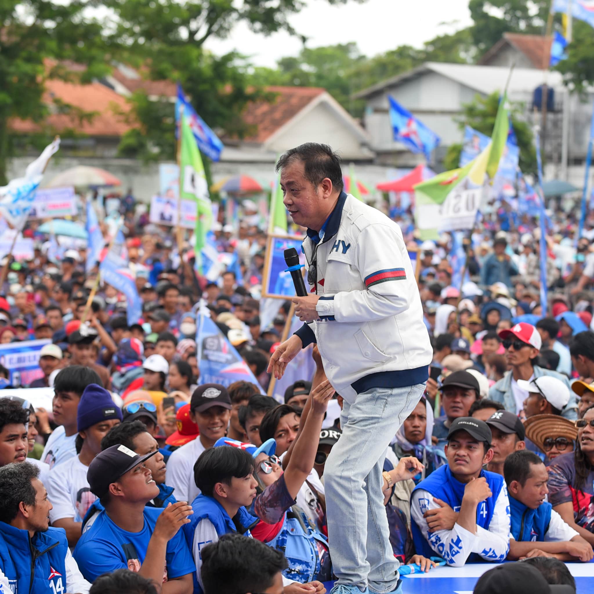 KERJA KERAS: Michael Edi Hariyanto berpeluang kembali menjadi wakil rakyat untuk periode lima tahun kedepan.