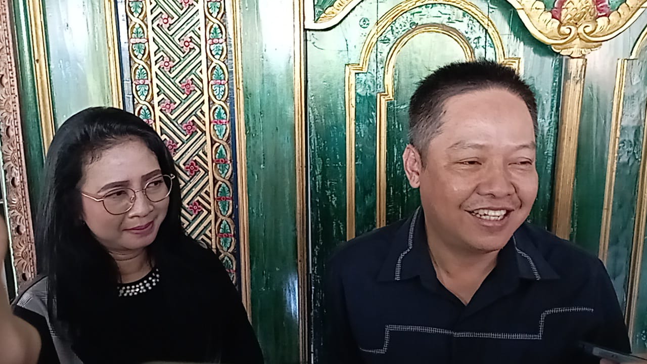Caleg Nasdem, Ratih Nur Hayati memberikan klarifikasi terkait penarikan paving block di Jambewangi