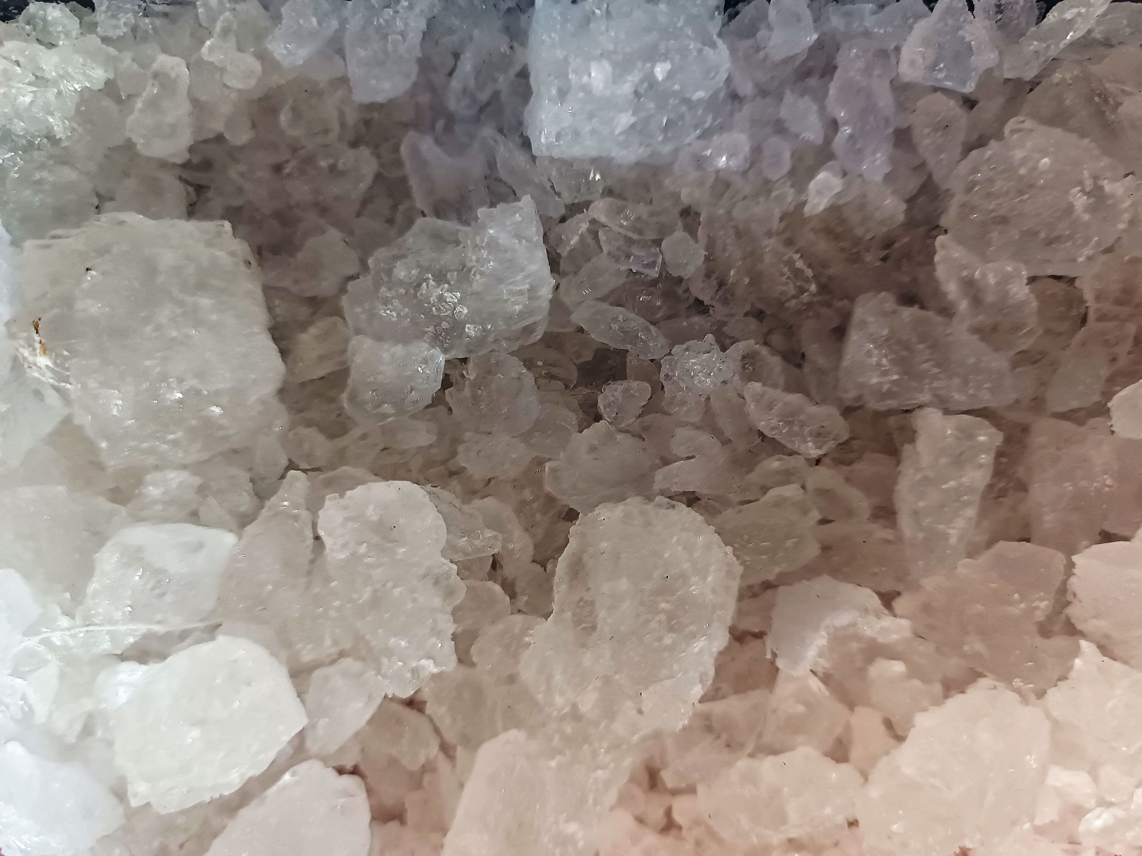 ENERGI: Bongkahan gula dengan ukuran lebih besar dari pada butiran gula pasir.
