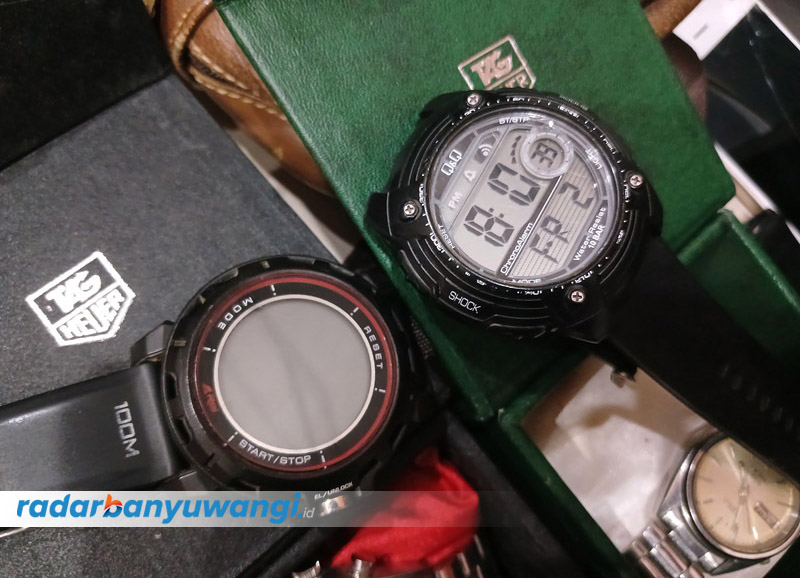 TANGGUH: Beberapa jenis jam yang biasa digunakan untuk kegiatan outdoor.