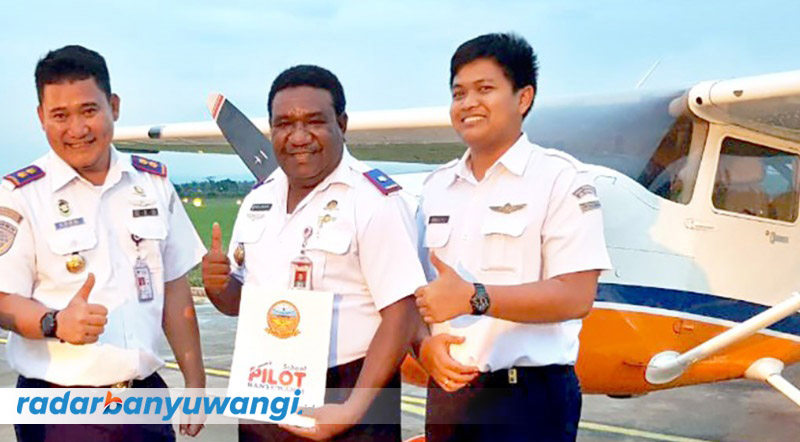 BEBAS: Pilot tak memilih jam tangan brand tertentu untuk memudahkan tugasnya. Yang dibutuhkan paling utama adalah daya baterai sangat mumpuni.