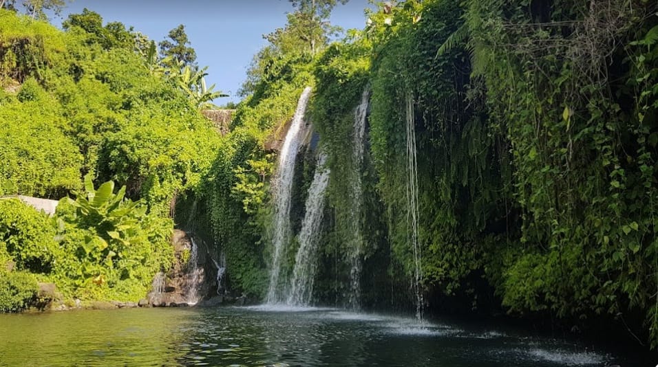 Air terjun Kembar Arum satu aliran air dengan air terjun Telunjuk Raung.