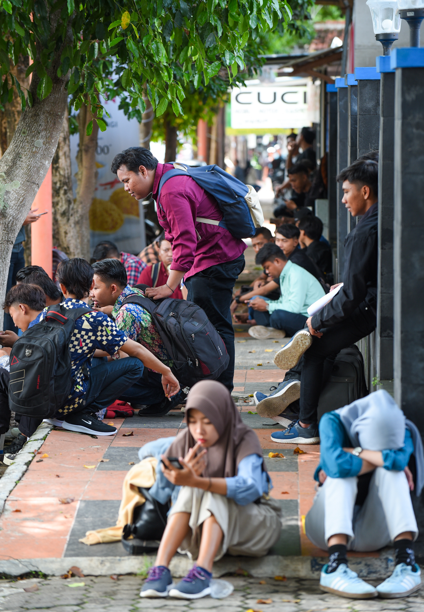 ANTRE: Calon pekerja migran Indonesia (PMI) mendaftar program G to G di Pos Pelayanan Pelindungan Pekerja Migran Indonesia di Jalan Brigjen Katamso Banyuwangi Senin (4/3).