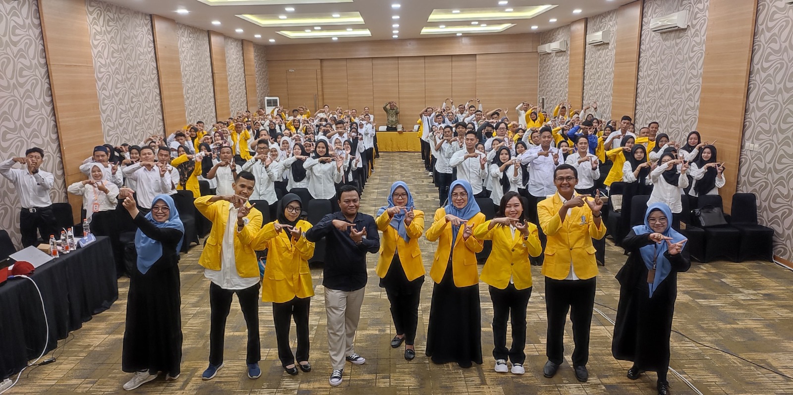 MASA ORIENTASI : Ratusan mahasiswa baru UT Jember ikuti OSMB selama dua hari.