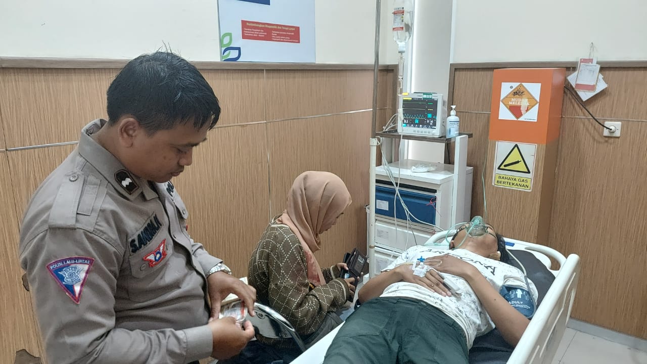 TIDAK SADAR: Baeny Rahmatullah terbaring di RSU Bhakti Husada Dusun Krajan, Desa Tegalharjo, Kecamatan Glenmore pada Senin (4/3).
