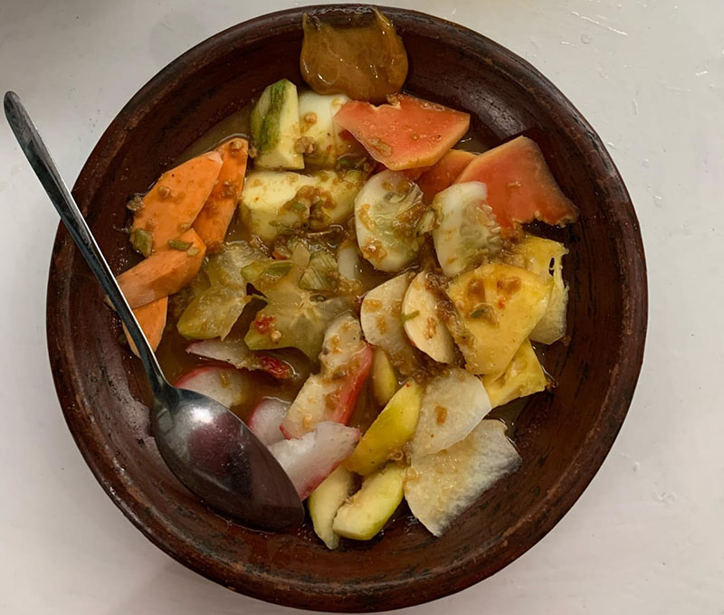 Rujak Madura bisa bikin lidah bergoyang.