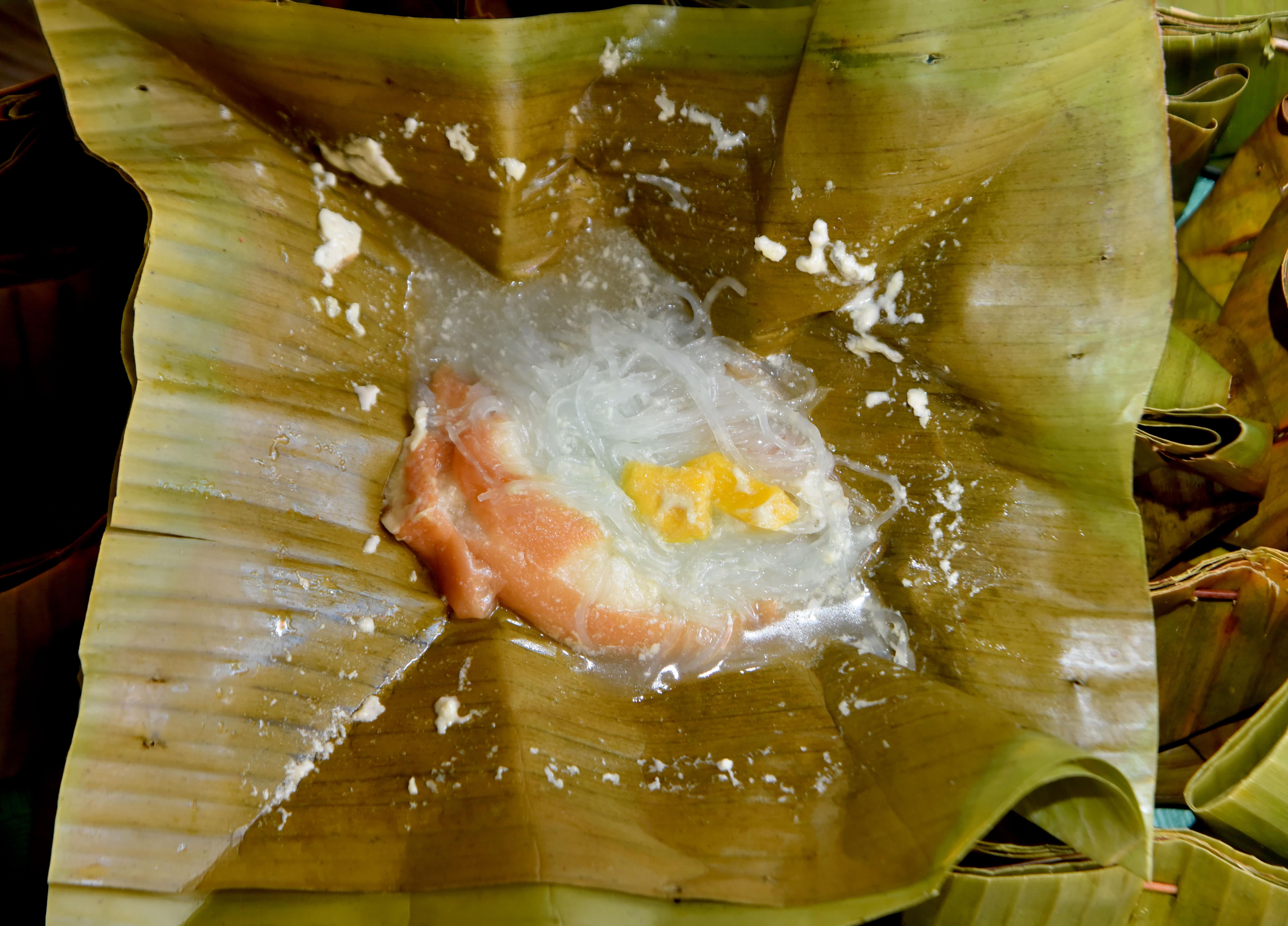 ALAMI: Kopyor roti paling banyak dikemas dalam bungkus daun pisang.