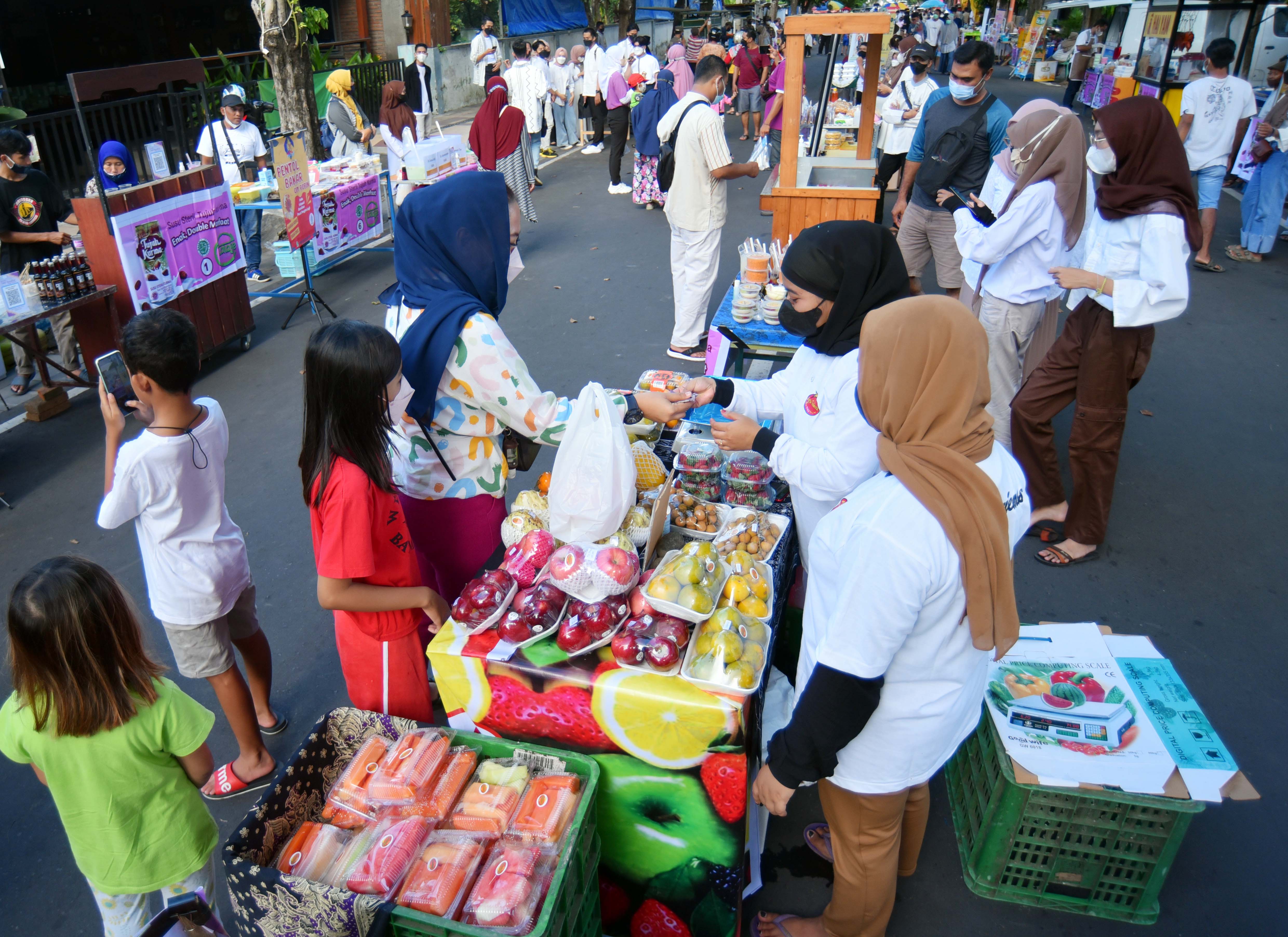 TAHUHAN: Pasar takjil menjadi agenda tahunan saat puasa. Keberadaannya bisa jadi pilihan sambil ngabuburit dan berburu kuliner