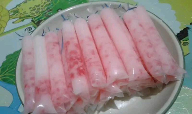 DIGEMARI: Es lilin mutiara banyak digemari khususnya kamu hawa