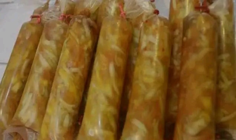 SEGAR: Es lilin rujak menjadi primadona karena rasanya segar ada paduan rasa asam manis dan peda.