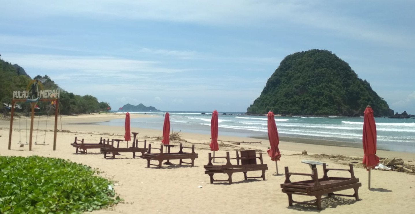 KHAS PANTAI: Pulau Merah bisa jadi jujukan ngabuburit. Disana juga didukung fasilitas yang lengkap.