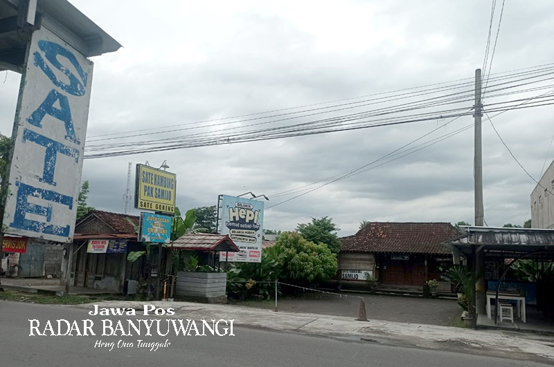 Warung sate dan tongseng kambing Samijo Cebongan tampak depan dari bangunan tradisional yang ada di Sidoarum, Kecamatan Godean, Kabupaten Sleman, Yogyakarta.