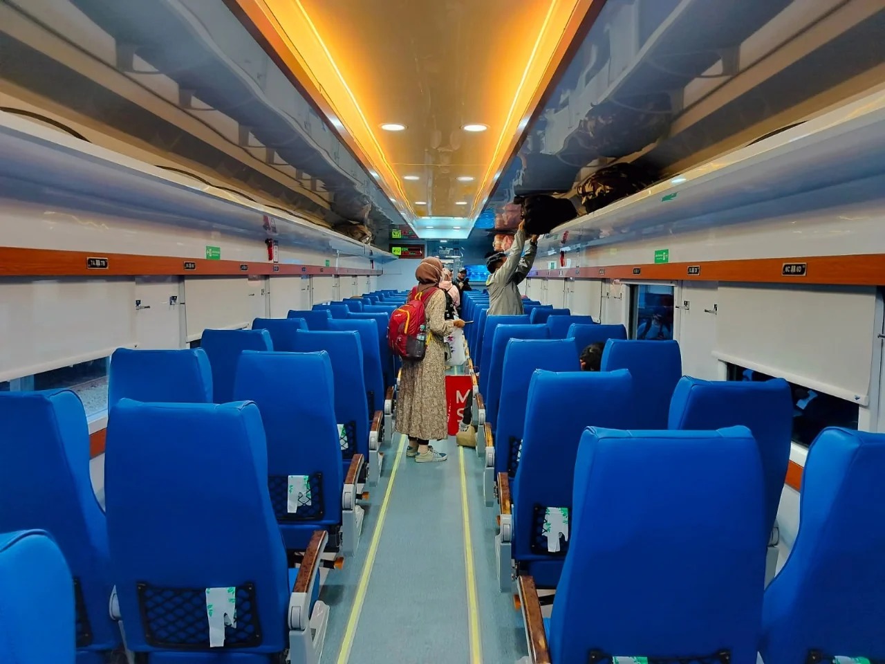 Interior kereta kelas ekonomi new generation.