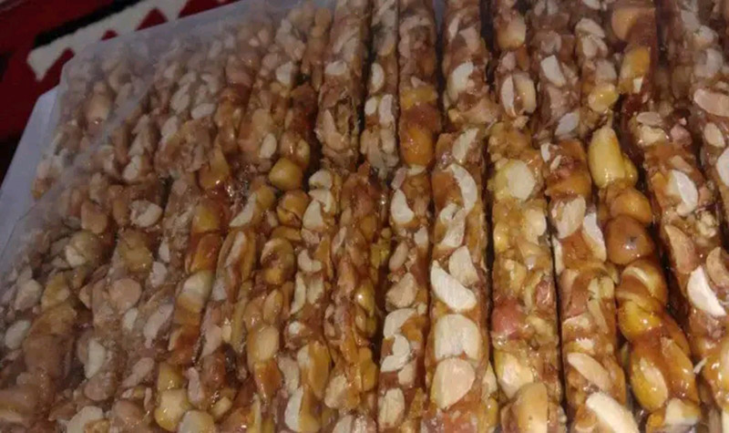 MIRIP PERMEN: Citarasanya yang manis dan lengket kue ini diidentikkan dengan permen karena gula karamelnya yang lengket.