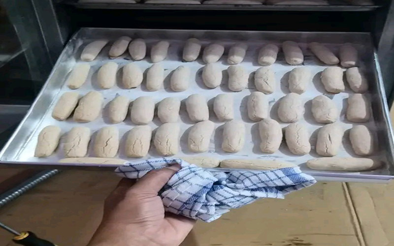 KHAS BANYUWANGI: Kue Bagiak menjadi bagian tradisi saat lebaran di Banyuwangi. Kue ini jadi salah satu suguhan tamu