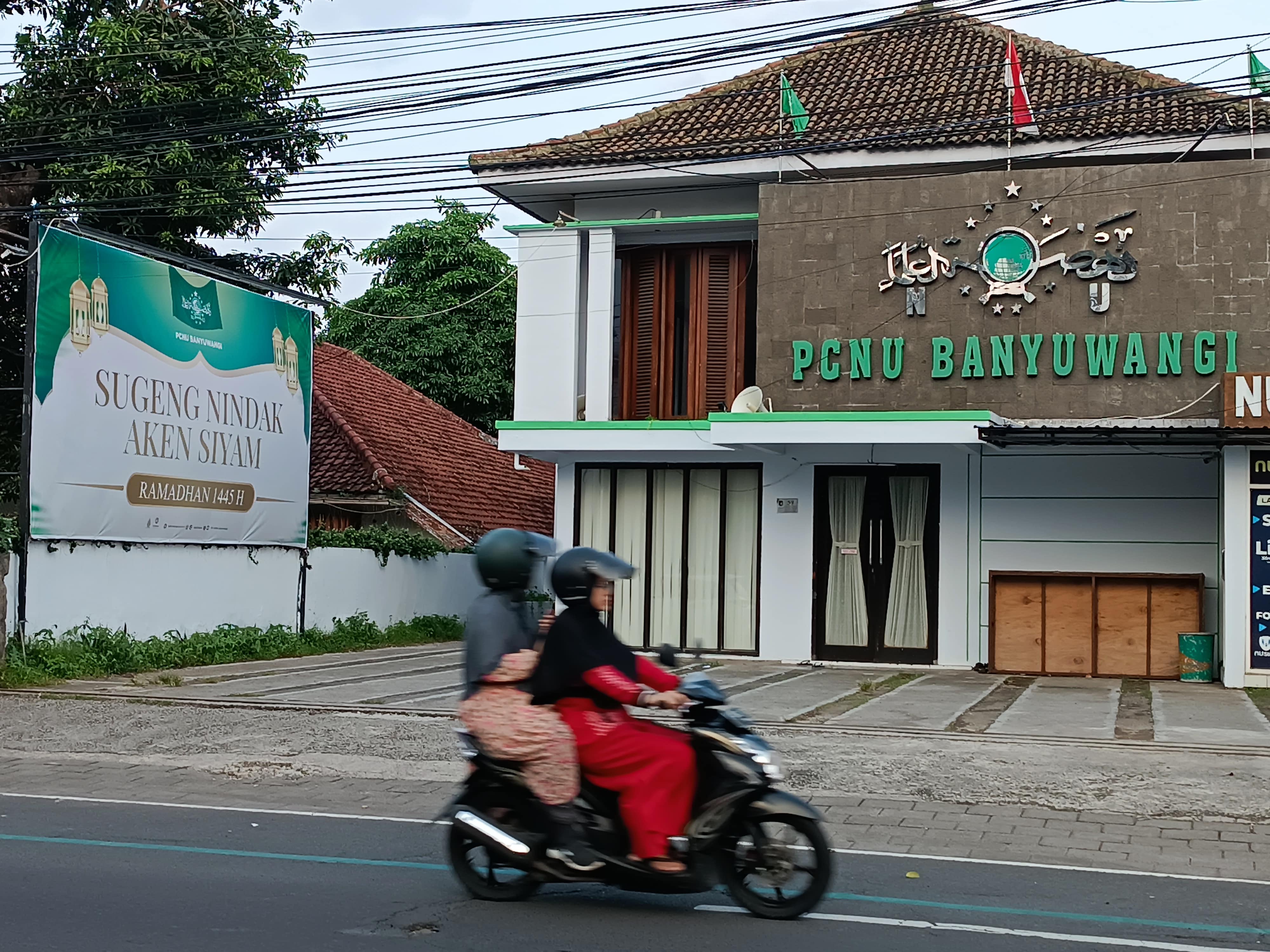 LENGANG: Kantor PCNU Banyuwangi yang beralamat di Jalan A. Yani kini dipimpin karteker dari PBNU, yaitu Choirul Sholeh Rasyid.