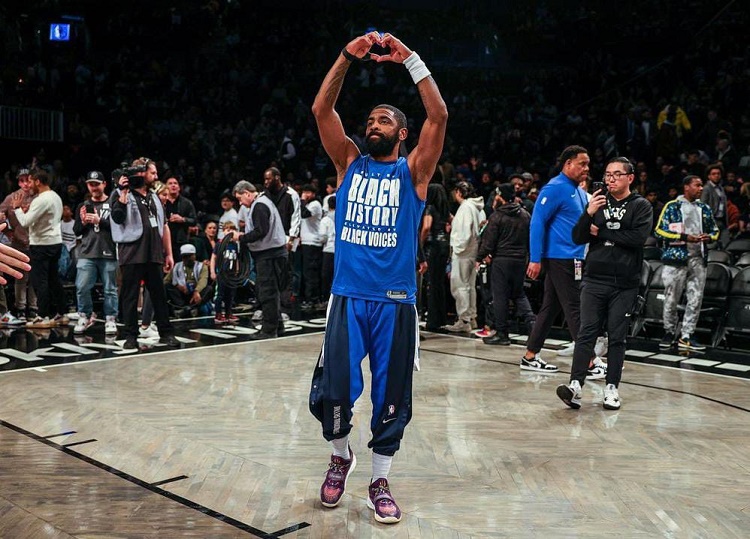 Kyrie Irving setelah salah satu pertandingan Dallas Mavericks