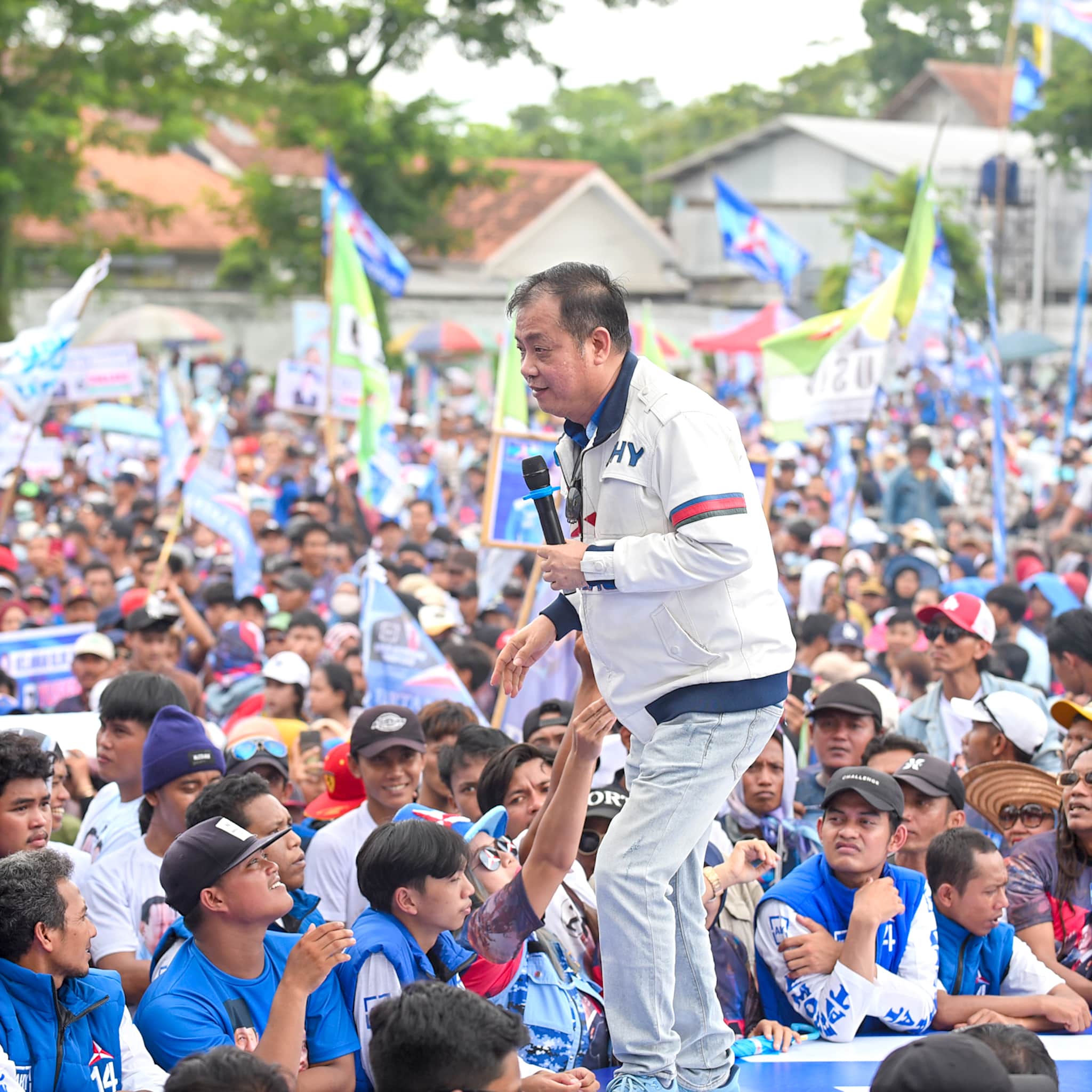 LOLOS: Ketua DPC Partai Demokrat Banyuwangi Michael Edi Hariyanto memastikan lolos sebagai anggota DPRD Banyuwangi.