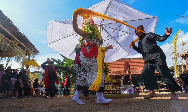DESA OLEHSARI: Tarian seblang menjadi sajian ritual setelah lebaran