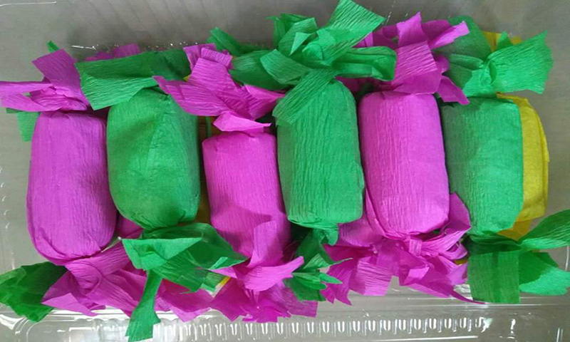KERTAS KLOBOT: Madumongso sering dibungkus kertas warna warni