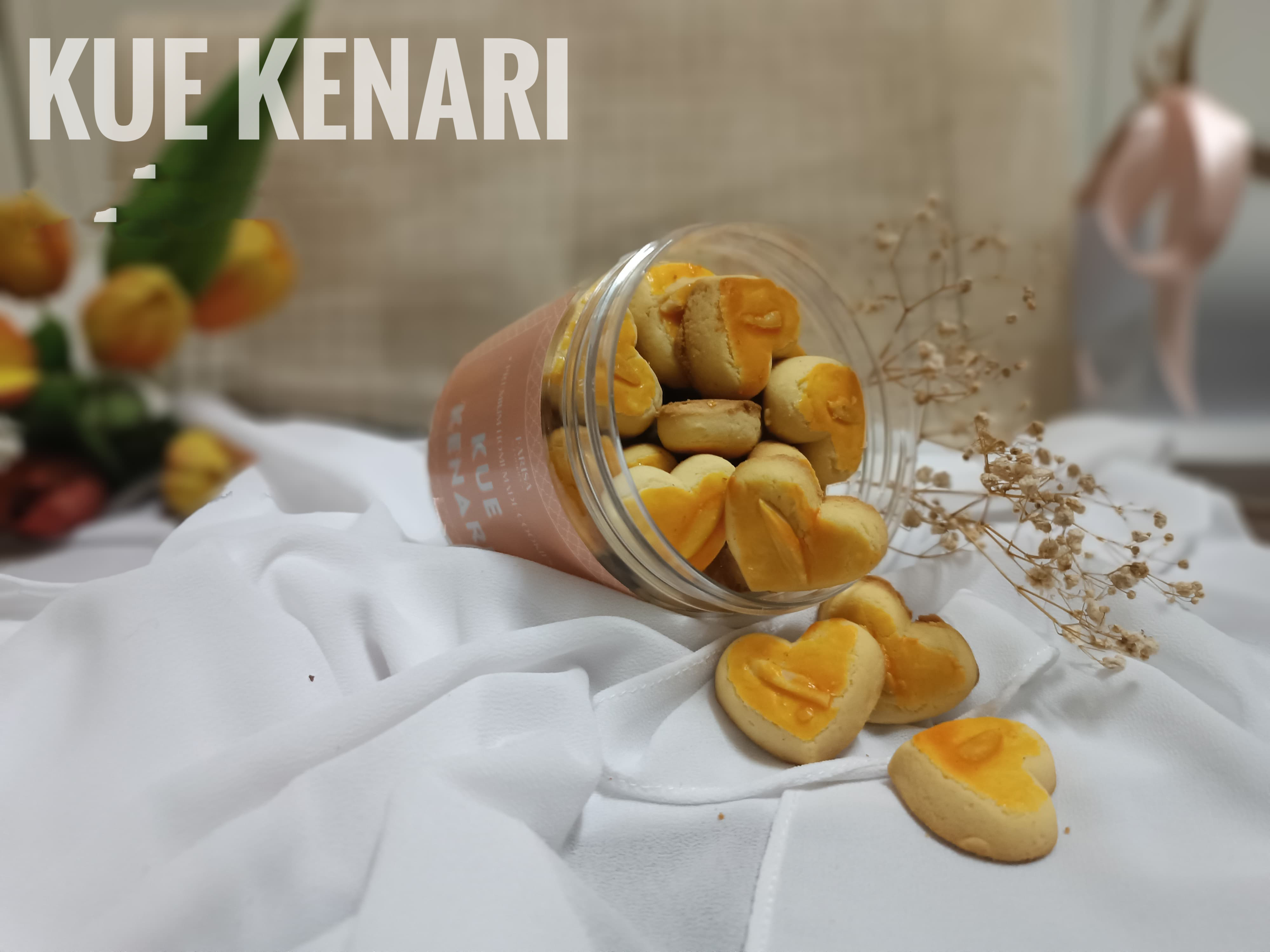 BENTUK LOVE : Gurihnya sampai dihati jika menikmati kue kenari saat lebaran. apalagi saat dengan pasangan