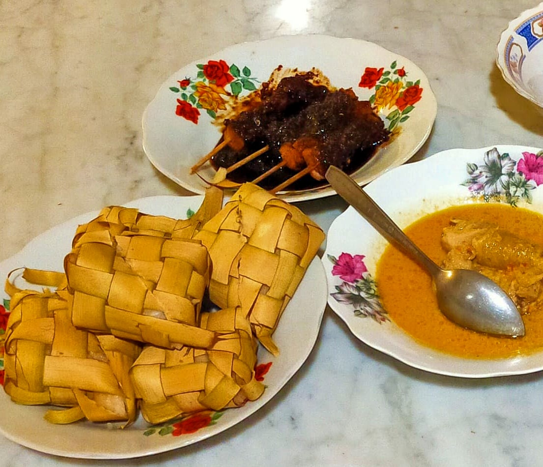LEBARAN: Ketupat menjadi suguhan wajib saat ritual lebaran ketupat