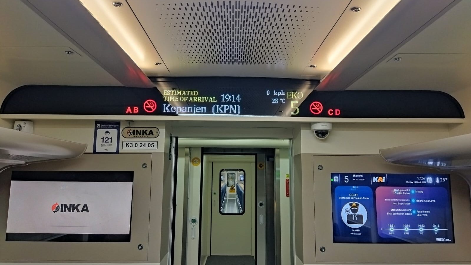 Layar informasi PIDS yang menampilkan berbagai informasi penting.
