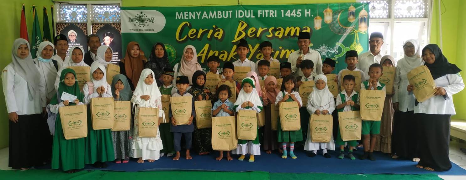 BERBAGI: RSNU Mangir, Banyuwangi menggandeng MWC NU dan LAZISNU Kecamatan Cluring, Srono, Blimbingsari, Rogojampi, Muncar, Kabat, Singojuruh, dan Songgon menyerahkan santunan pada anak yatim
