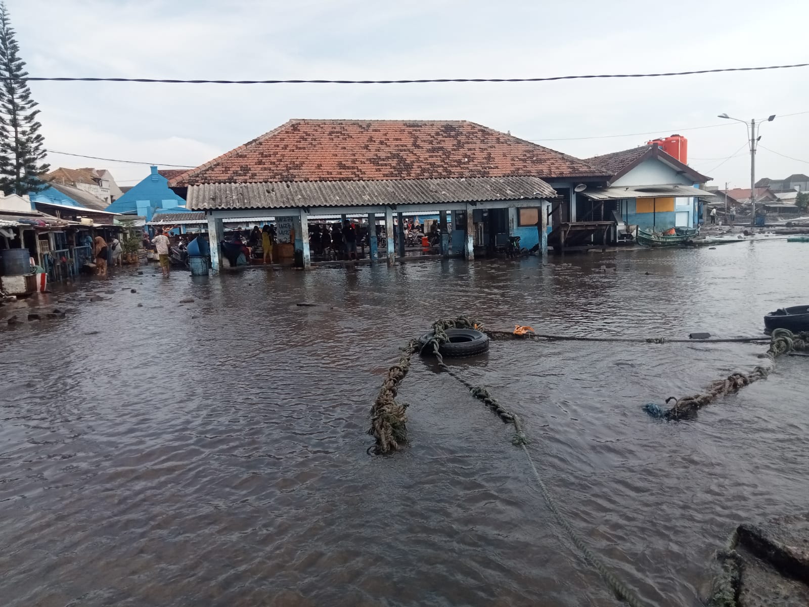 WASPADA: BMKG memprediksi akan ada cuaca ekstrem saat nataru 2025