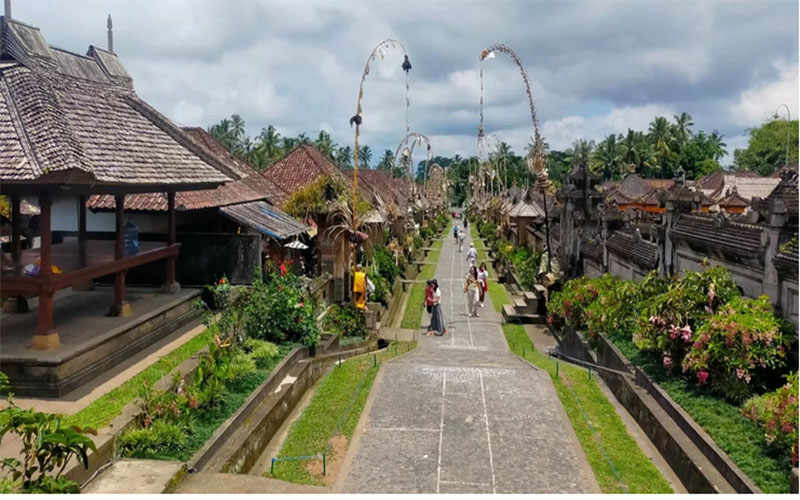 FAVORIT: Desa Adat Penglipuran menjadi salah satu destinasi wisata di Bali saat libur lebaran 2024