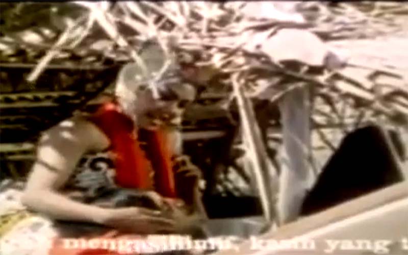 TOTALITAS: Gandrung Supinah saat memainkan perannya dalam film