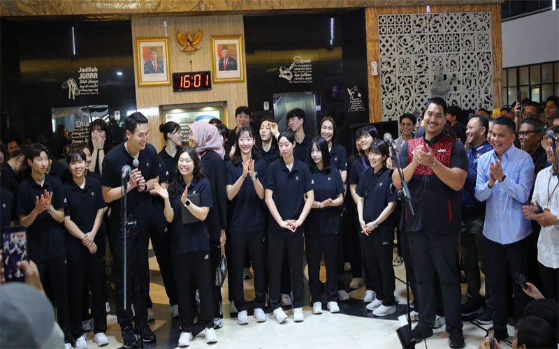 WELCOME: Rombongan tim Red Sparks saat berkunjung ke kantor Kemenpora usai tiba di Jakarta