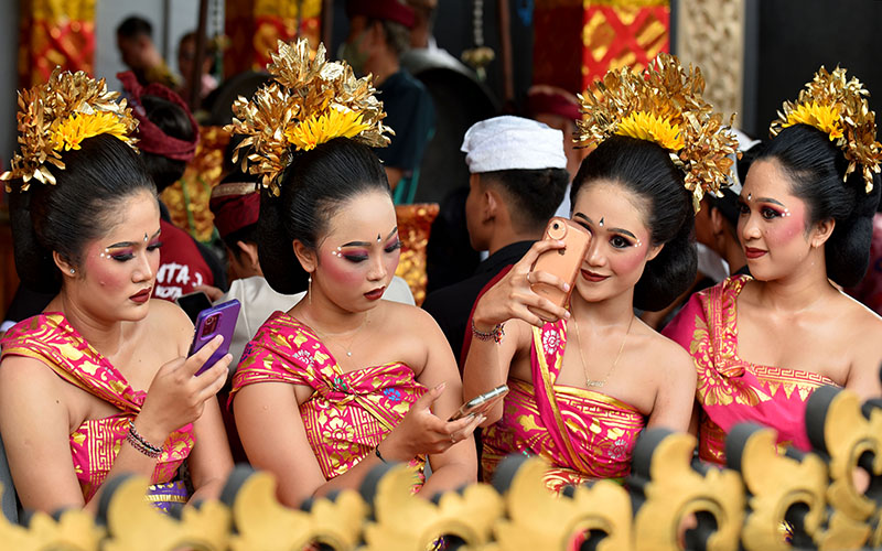SEMANGAT: Peresmian Bale Banjar Banjar Kampung Bali dihadiri umat Hindu di Banyuwangi