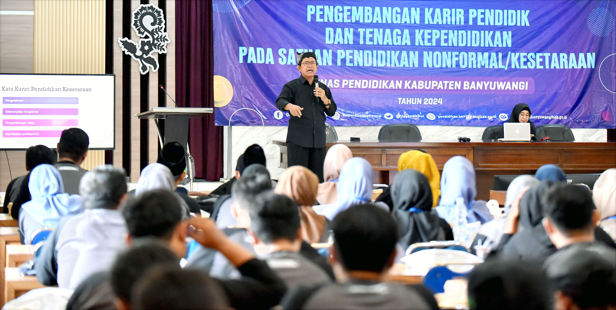 PEMATERI: Mantan Kepala Dispendik Banyuwangi Sulihtiyono saat jadi pemateri