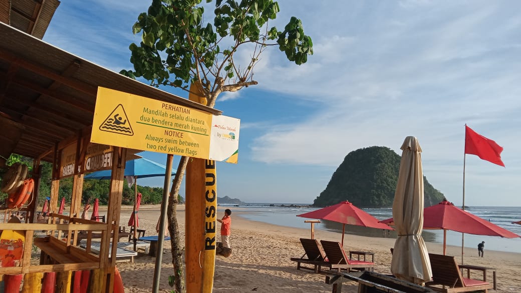 Pulau Merah, Dusun Pancer, Desa Sumberagung, Kecamatan Pesanggaran