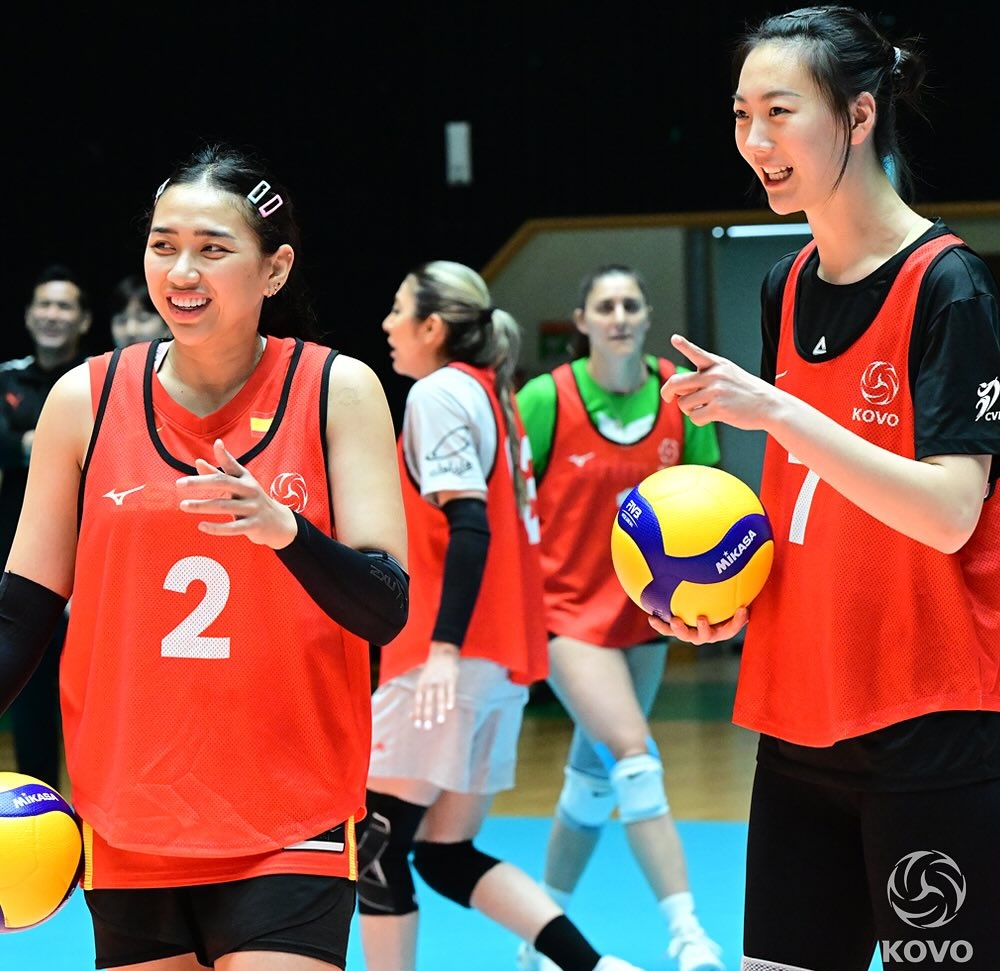 Yolla Yuliana (kiri) saat menjalani Try Out (TO) untuk Liga Voli Putri Korea 2024/2025.
